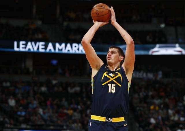  约基奇统治攻防两端掘金轻取鹈鹕登顶西部